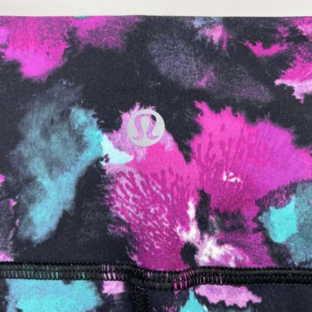 LULULEMON Wunder Under Crop III Sz 4 Midnight Bloom Black Deep Fuschia - Picture 7 of 8